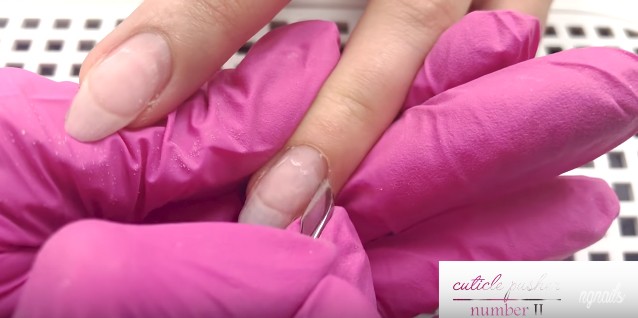 przygotowanie plytki pod manicure hybrydowy usuniecie hybrydy skorek ngnails 3
