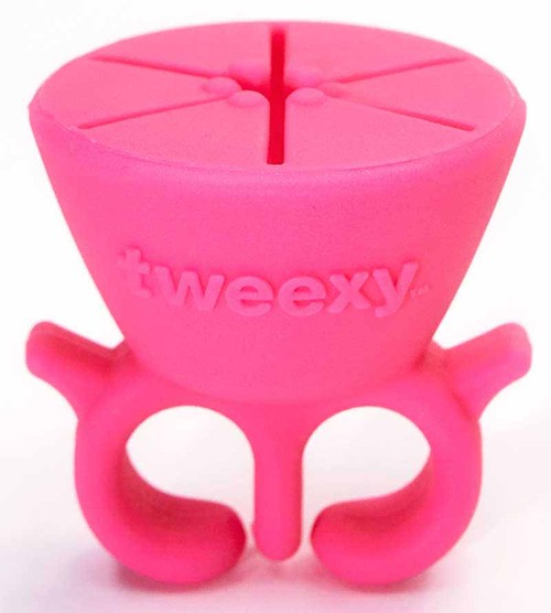 tweexy-the-original-wearable-nail-polish-holder-in-bonbon-pink